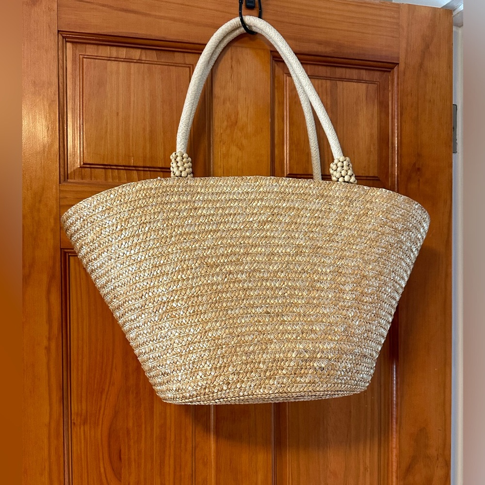 Cappelli straw tote bag. Can be used for day to day or the beach. Gently used.